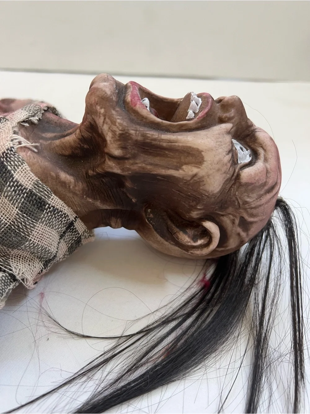 Zombie Torso Halloween Prop Severed Head Horror Haunted House Decor Screaming